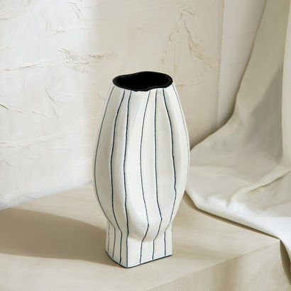 Fylis Aluminium Sketchy Story Vase - 14.5x8x26 cm
