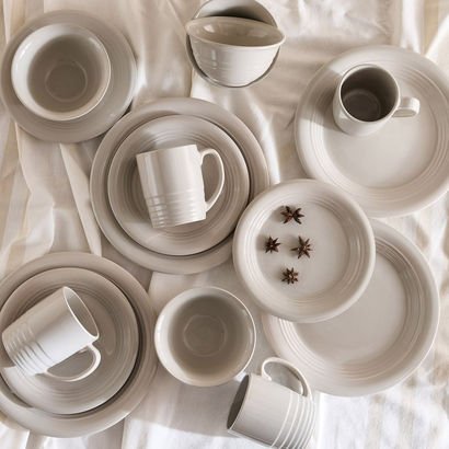 Elegenza Embosed 16-Piece Dinner Set - Serves 4