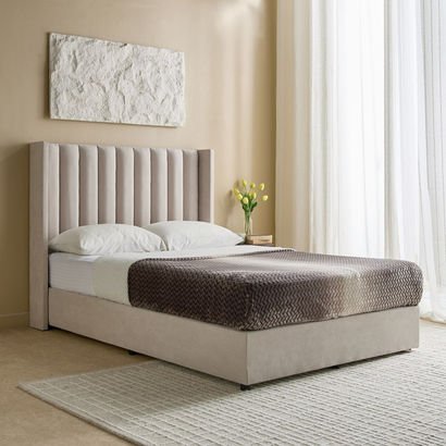 Curvy Clark Upholstered Queen Bed - 140x200 cm