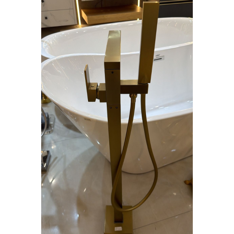 Gold matte freestanding bathtub mixer - Image 2